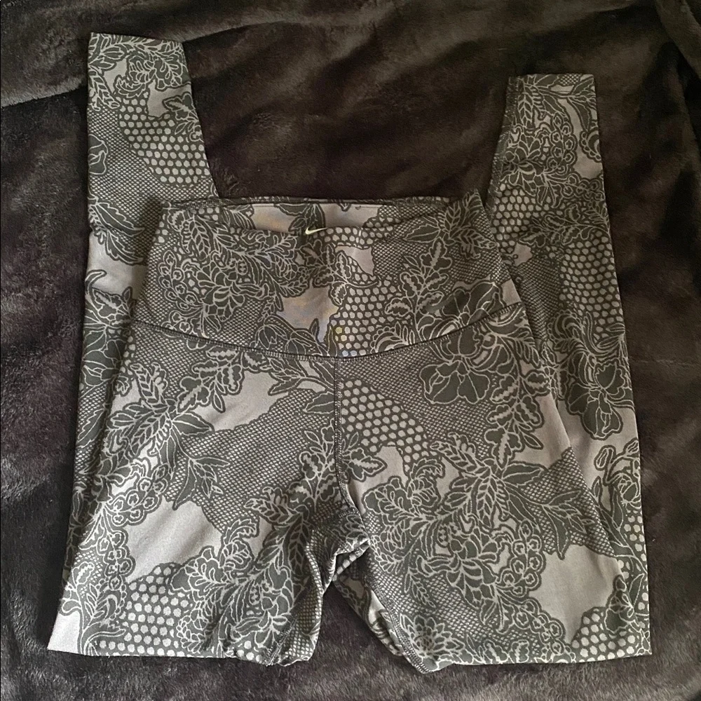 Nike Black Floral Dri-FIT Leggings